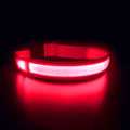 Hundeshalsbånd med LED lys i farven rød der lyser i mørke