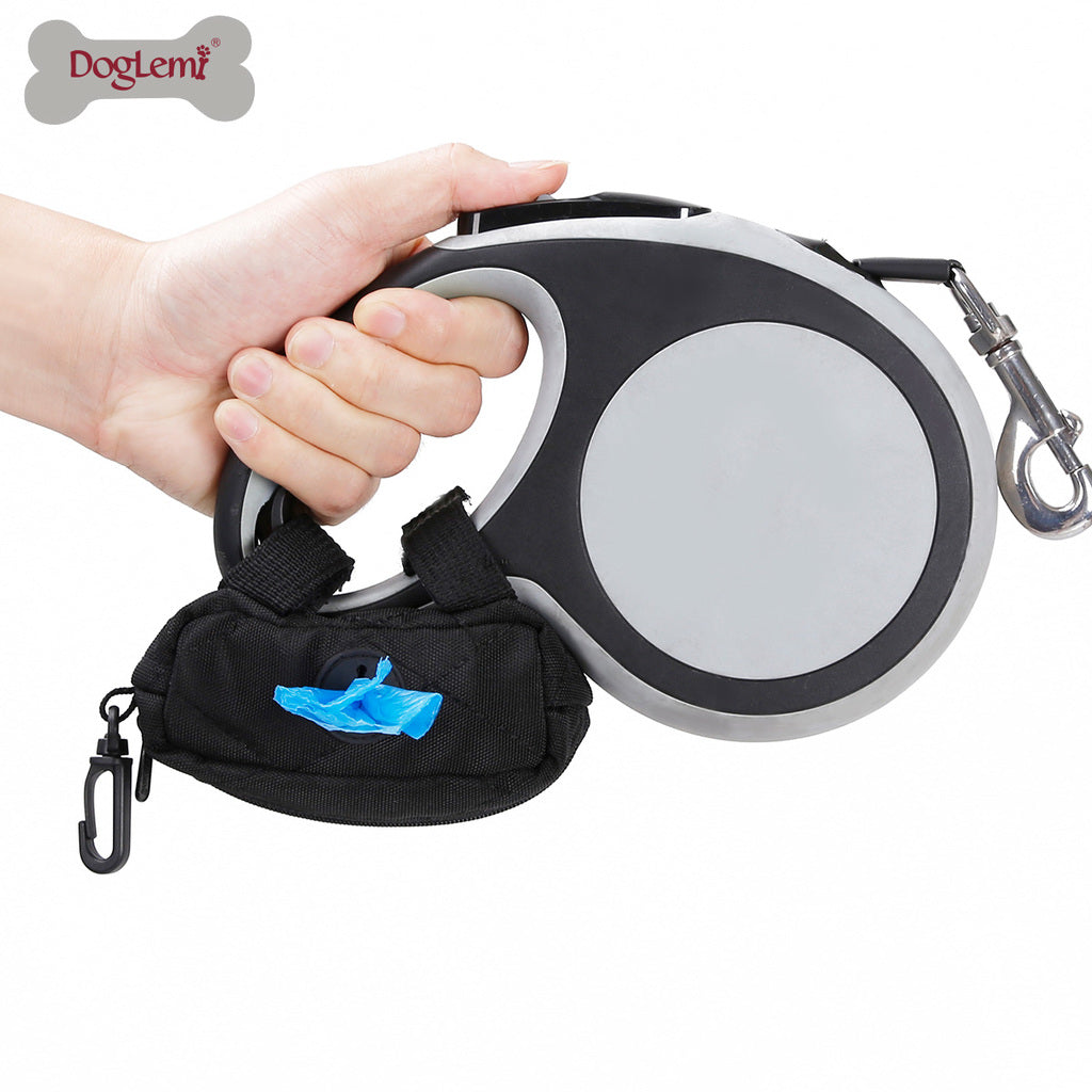 Hundeposeholder i sort der sidder fast på en flexline